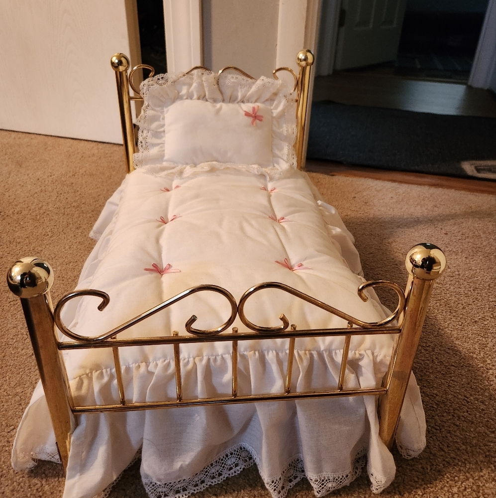 Retired AG Samatha Doll Victorian Bed